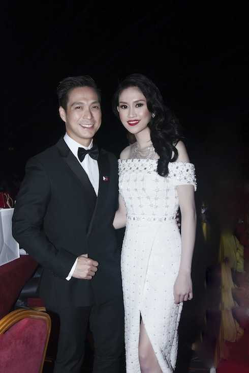 Hoa Hậu Thu Vũ chụp hình lưu niệm cùng nhà thiết kế nổi tiếng Philippines Francis Libiran