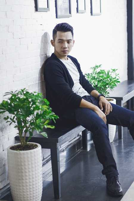 Đây là bước đầu tiên “lột xác” về mặt hình ảnh của Mai Quốc Việt mà anh muốn chia sẻ đến khán giả ở dự án âm nhạc mới được đầu tư mạnh tay nhất trên con đường âm nhạc của mình. 