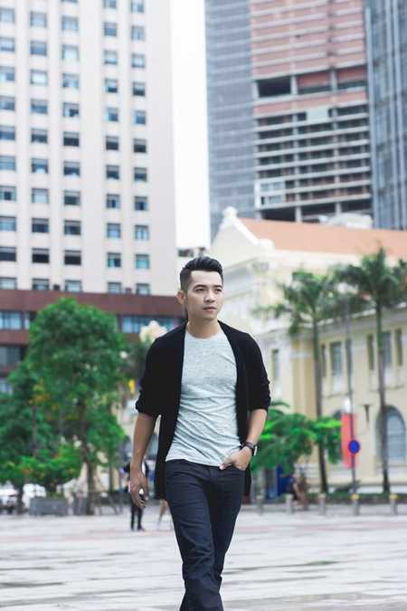 Đây là bước đầu tiên “lột xác” về mặt hình ảnh của Mai Quốc Việt mà anh muốn chia sẻ đến khán giả ở dự án âm nhạc mới được đầu tư mạnh tay nhất trên con đường âm nhạc của mình. 