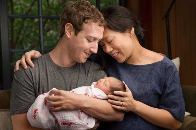 Tỷ phú Facebook Mark Zuckerberg và vợ bên cô con gái mới chào đời của mình, Max