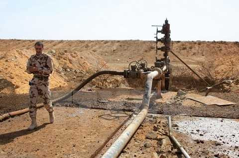 Liên quân quốc tế do Mỹ dẫn đầu tấn công vào mục tiêu là các cơ sở lọc dầu ở Syria do IS chiếm giữ