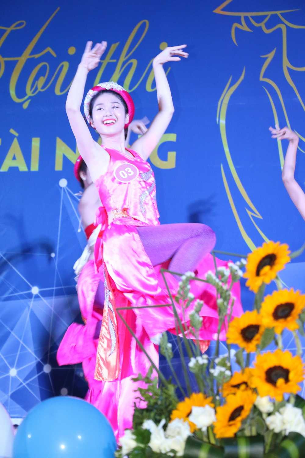 Ngắm nữ giáo viên xinh đẹp đọ tài, khoe sắc