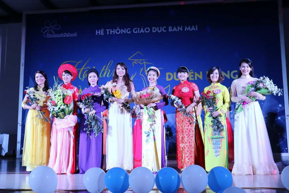 Ngắm nữ giáo viên xinh đẹp đọ tài, khoe sắc