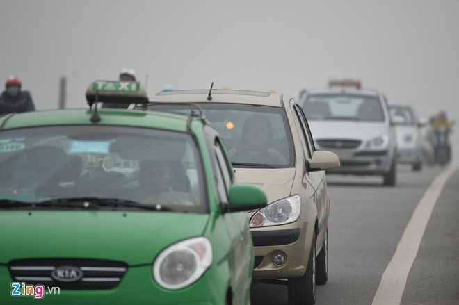 Nhiều tài xế ôtô không dám phóng tốc độ cao.