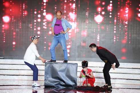 việt hương ăn hủ tiếu