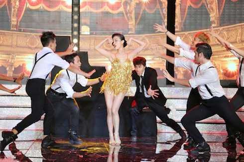 Mai Hồ sexy trong màn nhảy Broadway.