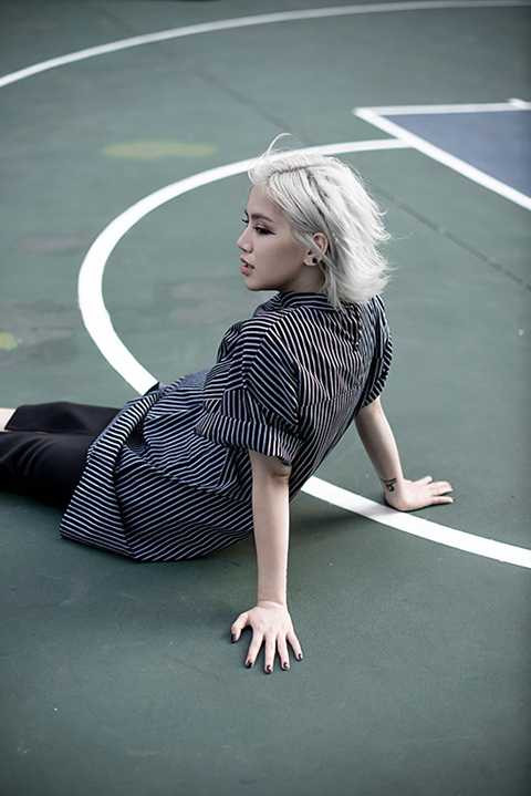 Sau cuộc thi Giọng hát Việt, cô nàng Yến Lê đã có sự “lột xác” mới lạ với phong cách cá tính đậm dấu ấn riêng của mình.