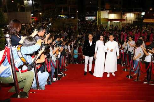 Trương Ngọc Ánh, Kim Lý gây 'náo loạn' thảm đỏ.