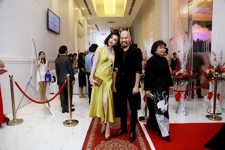 Trà Giang khoe vẻ đẹp tựa Phạm Băng Băng khiến nhiều quan khách phải ngắm nhìn