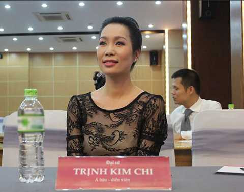 Xuất hiện tại buổi họp báo với trang phục giản dị, Á hậu đã có những chia sẻ hết sức hữu ích về việc chăm sóc sức khỏe cho phụ nữ từ giấc ngủ.