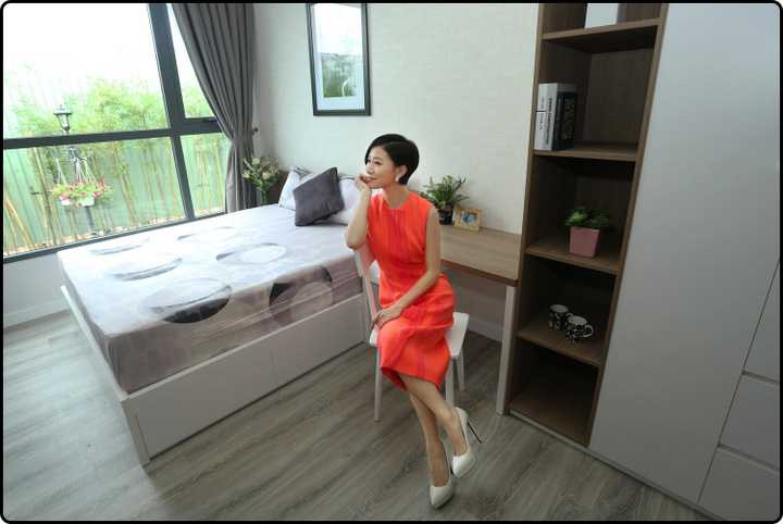 Không chỉ thân thiện với fan hâm mộ, Xa Thi Mạn cũng rất được lòng các nhiếp ảnh gia khi cô tạo được những cảm hứng mạnh mẽ cho ống kính và hoàn thành các shoot hình chỉ trong một thời gian rất ngắn.