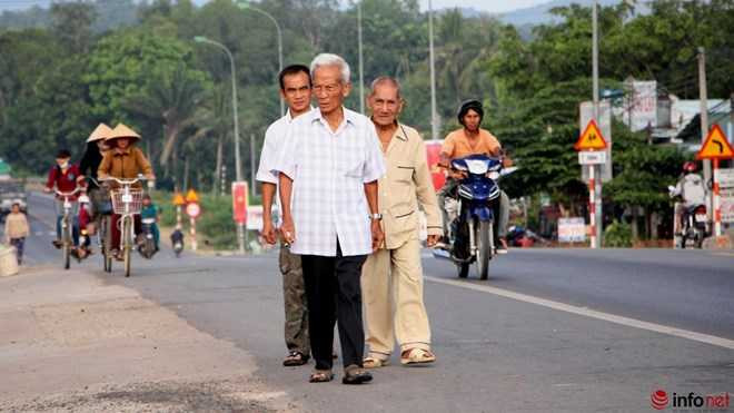 Hình ảnh xúc động buổi xin lỗi công khai 'người tù thế kỷ' Huỳnh Văn Nén