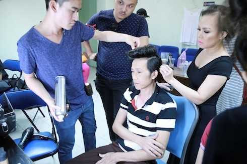 Hoài Linh được Việt Hương chăm sóc 'đến tận răng'