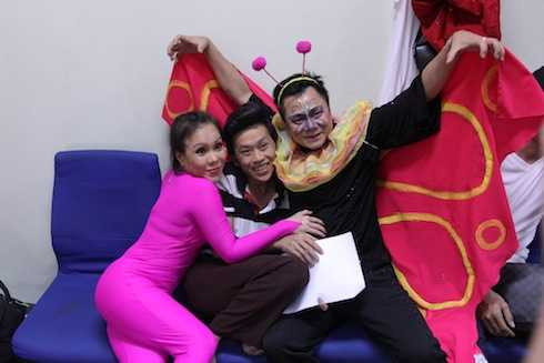 Việt Hương và Hoài Linh vô cùng thân thiết trong hậu trường.