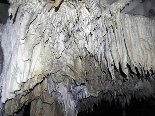 Khám phá 23 hang động vừa được phát hiện tại Hạ Long