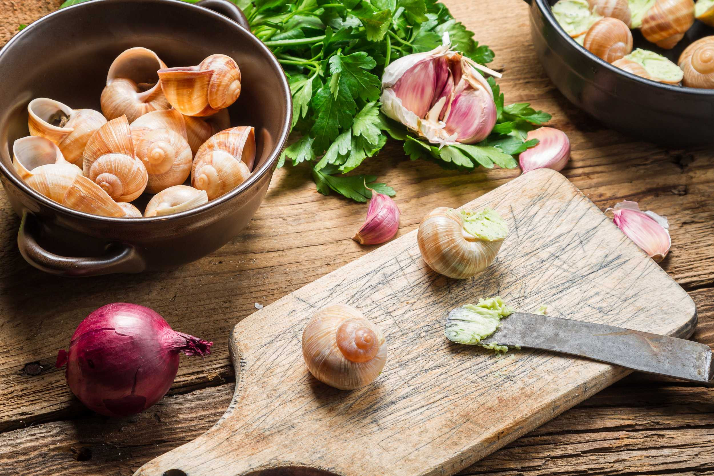 Làm ốc sên nướng bơ tỏi - đặc sản lừng danh nước Pháp chỉ với 4 bước