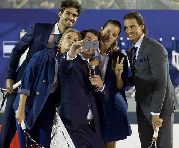 Nadal đỏ mặt đánh tennis cởi quần áo với siêu mẫu xinh như thiên thần