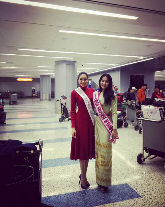 Cả hai nhanh chóng nhận ra là thí sinh của cuộc thi Hoa hậu Hoàn vũ 2015 nên vui vẻ chụp ảnh và đi cùng nhau về khách sạn. Phạm Hương cho biết đại diện Myanmar khá cởi mở và thân thiện. Cả hai sẽ cùng nhau về khách sạn sau đó. 