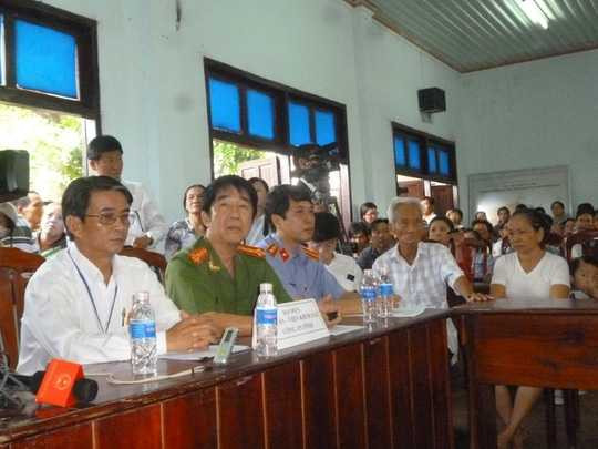 Đại diện 3 cơ quan công khai xin lỗi ông Nén gồm công an, tòa án và VKS ND tỉnh Bình Thuận