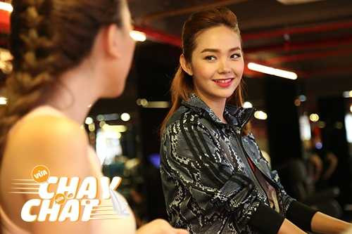 Cận cảnh nhan sắc đáng yêu của Minh Hằng khi... vừa chạy vừa hát