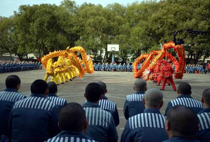 Múa rồng cũng được biểu diễn trong chương trình này