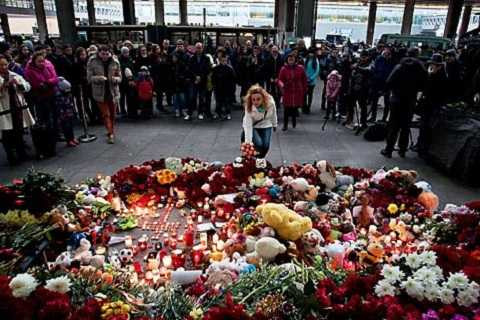 Người Nga tưởng nhớ các hành khách thiệt mạng trong vụ máy bay chở khách của Nga rơi ở Ai Cập vào tháng 10