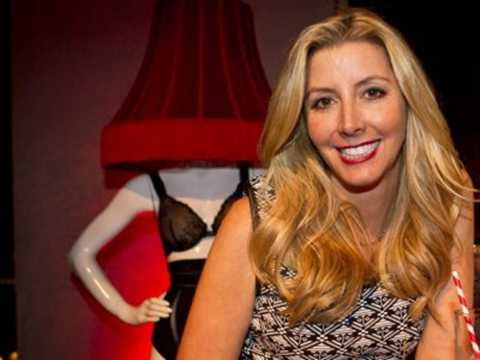 Tỷ phú Sara Blakely là người luôn hướng đến mục đích giúp đỡ những người khó khăn hơn
