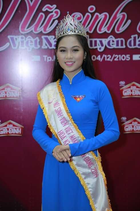 Hoa khôi Trần Diễm Ái Vi – Hoa khôi VMU 2013 và Hoàng Thị Phương Thảo – Hoa khôi VMU 2015