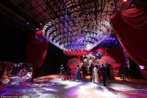 Cặp đôi tổ chức đám cưới ở thành phố Florence với chi phí lên tới 480 tỉ đồng. Cặp đôi tổ chức đám cưới ở thành phố Florence với chi phí lên tới 480 tỉ đồng.