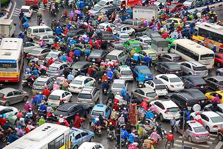 Giao thông hỗn loạn tại ngã 7 Xã Đàn – Ô Chợ Dừa 