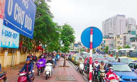 Phía đường Ô Chợ Dừa tình trạng ùn tắc kéo dài