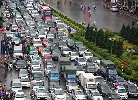 Hàng <a href='https://vtcnews.vn/oto-xe-may.31.0.html' >xe ôtô</a> kẹt cứng kéo dài tới tận hầm Kim Liên