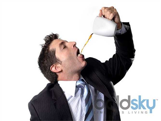 Cà phê: Thực tế đồ uống này có chứa khoảng 900 calo. Cà phê lạnh hoặc đông lạnh chứa đường và kem nên nó trở thành một thức uống không lành mạnh khi muốn giảm cân.