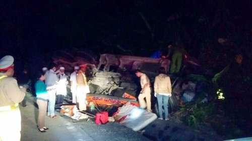 Hiện trường vụ tai nạn trên đèo Lò Xo.