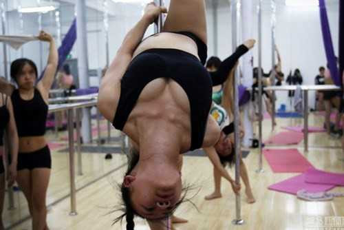 Tương ứng với các mục đích đó là những trường phái múa cột khác nhau như: múa cột gợi cảm, tập múa cột nhằm tăng cường năng lực tự tin và múa cột thể hình.