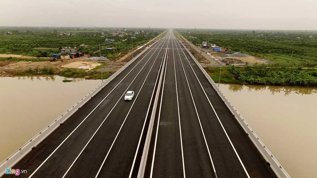 Cao tốc được thiết kế 6 làn xe, 2 làn dừng khẩn cấp, vận tốc cho phép 120 km/h. Trước đó, 75 km đường đã đưa vào khai thác, 30 km Hà Nội - Hưng Yên hoàn thiện trước ngày 5/12.