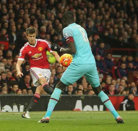 McNair bất ngờ được bố trí đá hậu vệ phải McNair bất ngờ được bố trí đá hậu vệ phải