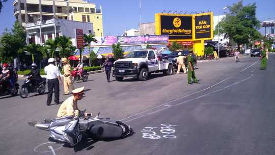 Chiều 5/12, lực lượng chức năng dựng lại hiện trường vụ tai nạn