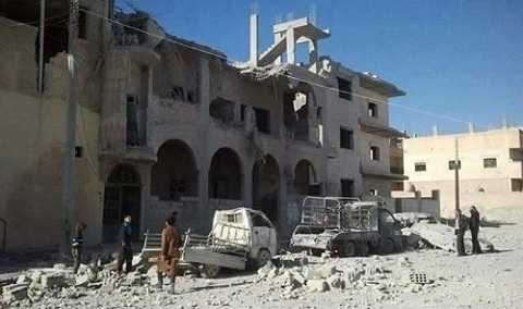 Một tòa nhà tại Raqqa bị trúng bom hôm 29/ Một tòa nhà tại Raqqa bị trúng bom hôm 29/