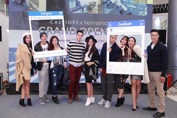 Dàn hot girl trình diễn thời trang ấn tượng ngày đầu đông