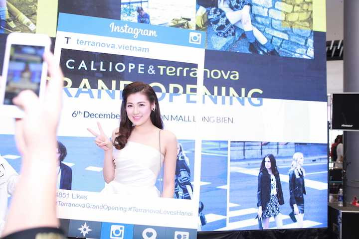 Sự xuất hiện của Á hậu Tú Anh khiến nhiều bạn trẻ thích thú