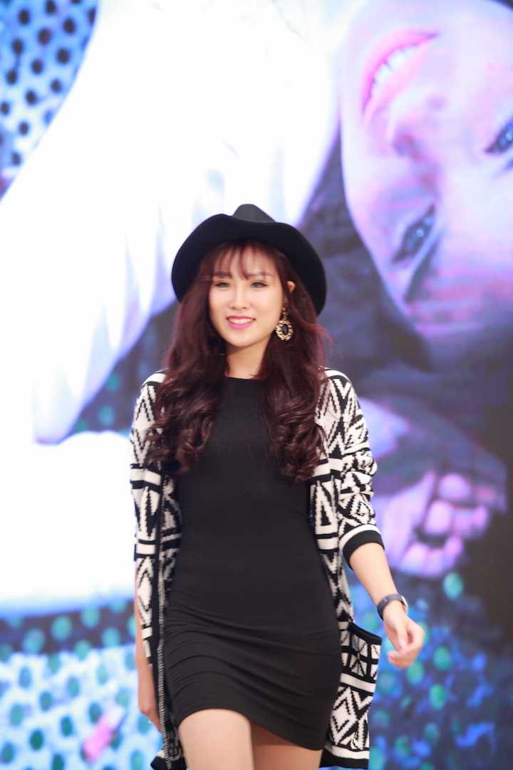 Dàn hot girl trình diễn thời trang ấn tượng ngày đầu đông