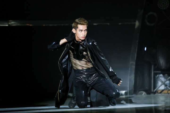 “Mỗi vai diễn là một trải nghiệm đáng quý và giúp tôi trưởng thành hơn trong công việc lẫn cuộc sống. Vai diễn trong phim lần trước nhận được những ý kiến trái chiều nhưng không vì thế tôi chùn bước. Nếu không đặt quyết tâm, chúng ta đã thất bại ngay từ bước đầu tiên”, Quang Đăng chia sẻ.