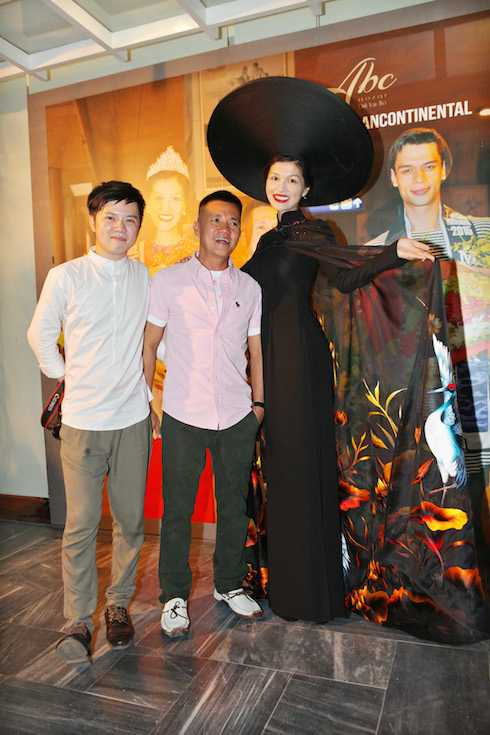 Chiếc áo dài giúp Oanh Yến giành giải thưởng Trang phục dân tộc.