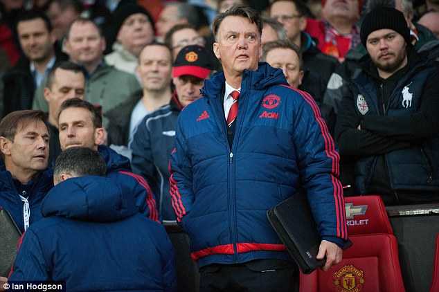 HLV Van Gaal bất ngờ vì những tiếng hô 'tấn công, tấn công' trên khán đài sân Old Trafford