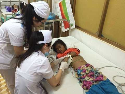 Nạn nhân còn lại đang cấp cứu tại bệnh viện Đắk Lắk Nạn nhân còn lại đang cấp cứu tại bệnh viện Đắk Lắk