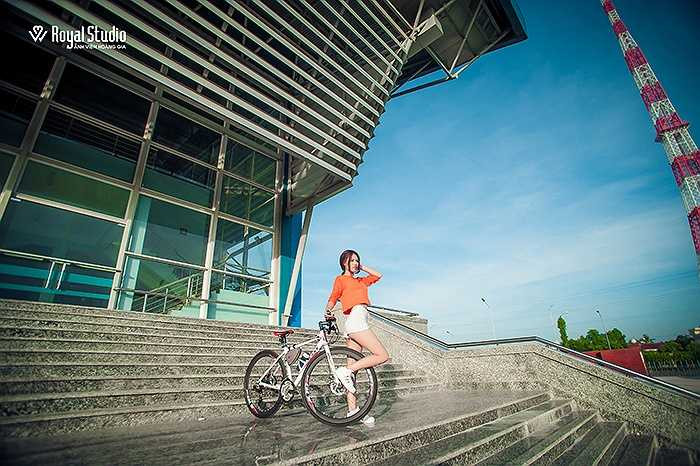 Vân cho biết ban đầu việc lựa chọn ngành sư phạm do bố mẹ định hướng. Tuy nhiên, sau khi tiếp xúc nhiều với trẻ em, cô bạn yêu thích ngành nghề này từ lúc nào cũng không hay