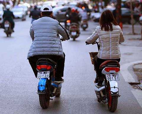 Chưa đầy 30 phút, người dân đã hoàn tất thủ tục đăng kí xe mô tô, xe máy điện. Chưa đầy 30 phút, người dân đã hoàn tất thủ tục đăng kí <a href='https://vtcnews.vn/oto-xe-may.31.0.html' >xe mô tô</a>, xe máy điện.