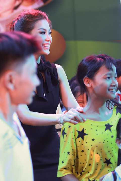 Diễm Trang cho biết ở tuổi 24 cô đã trưởng thành để quyết định đến với hôn nhân. Mỹ nhân gốc Vĩnh Long hy vọng sẽ nhận được sự chúc phúc từ phía người hâm mộ.