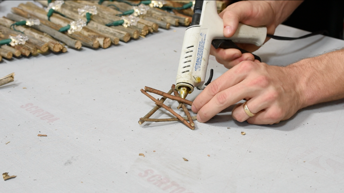 Tự làm "cây thông" trang trí Noel cực chất chỉ với 150.000 đồng